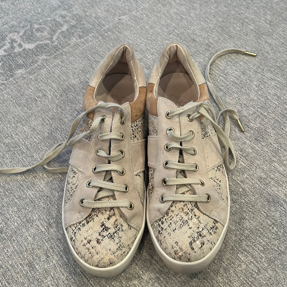 Joie tennis shoes with suede detailing.